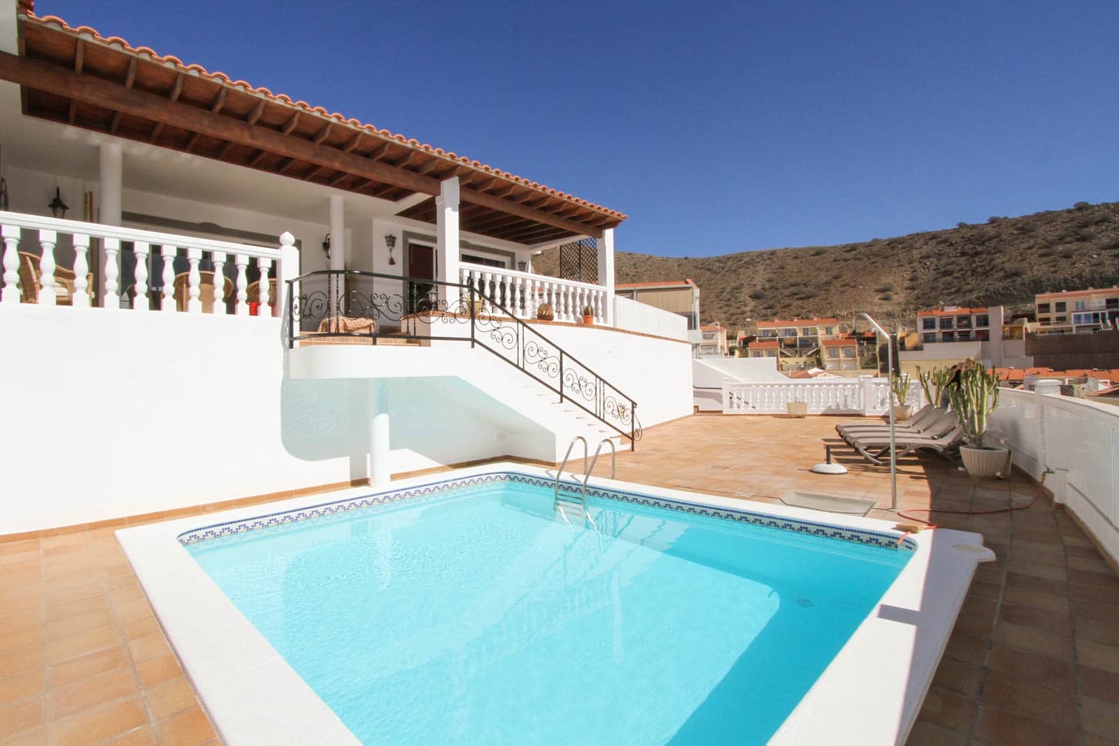 4 bedroom Villa for sale in Arguineguin with pool garage - € 990,000 (Ref: 7916400)