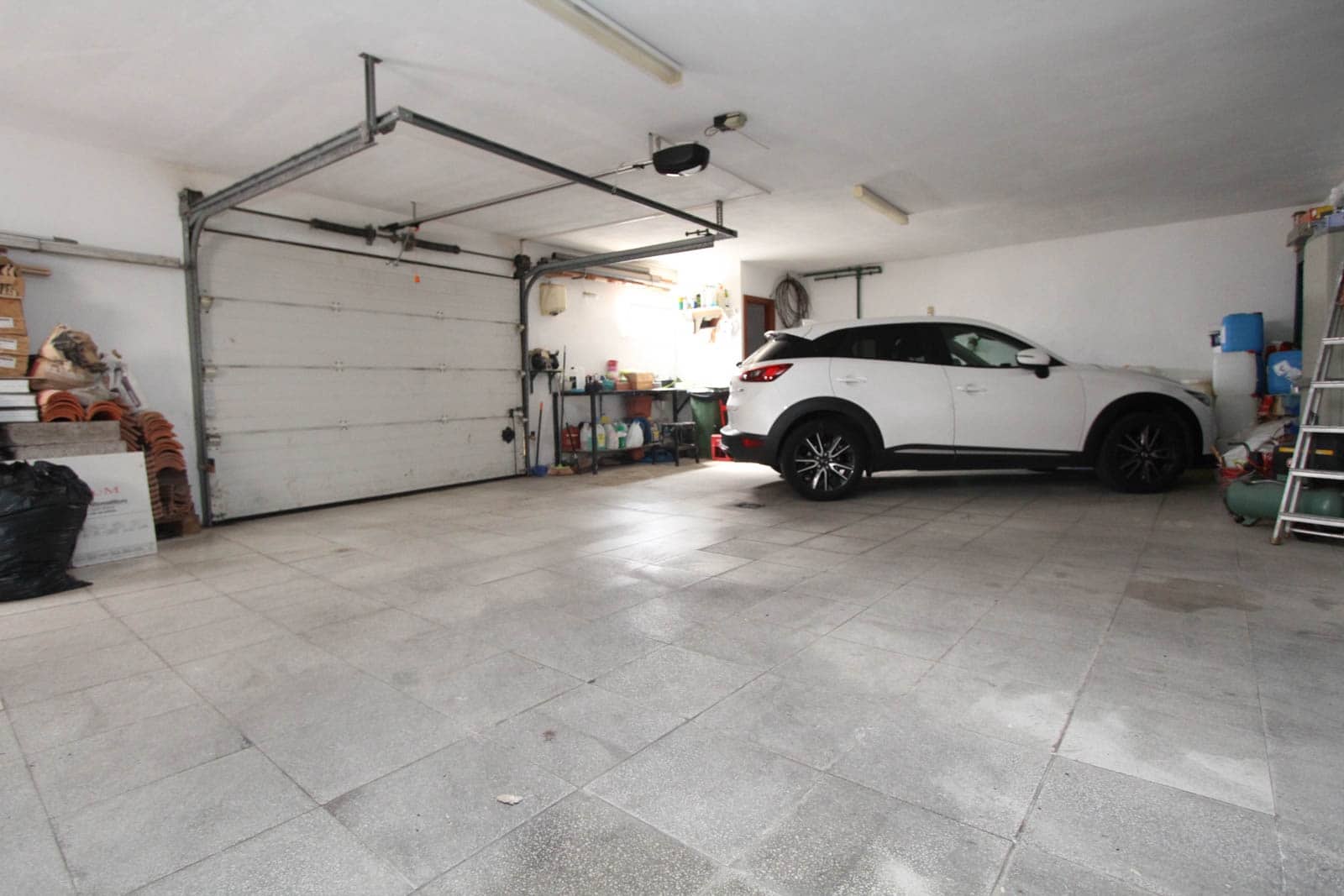 4 bedroom Villa for sale in Arguineguin with pool garage - € 990,000 (Ref: 7916400)