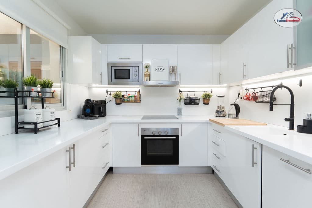 2 soveværelse Lejlighed til salg i Playa del Cura med swimmingpool - € 455.000 (Ref: 8930693)