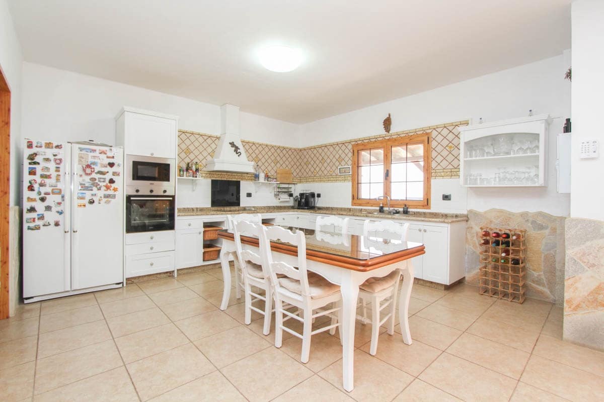 4 soveværelse Finca/Landehus til salg i El Salobre med swimmingpool garage - € 799.000 (Ref: 9123652)