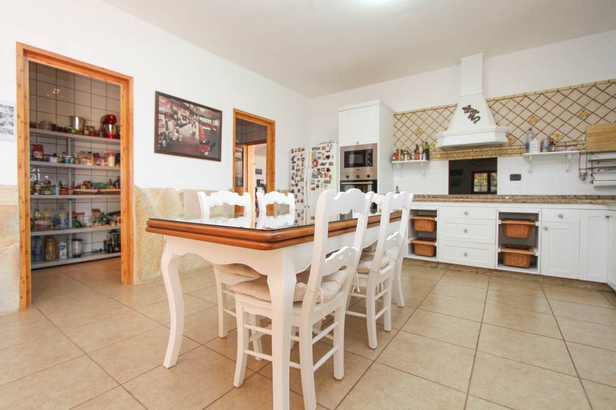 4 soveværelse Finca/Landehus til salg i El Salobre med swimmingpool garage - € 799.000 (Ref: 9123652)