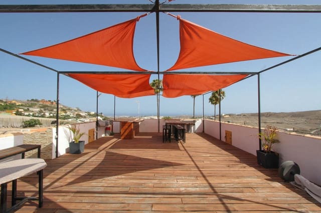 4 soveværelse Finca/Landehus til salg i El Salobre, San Bartolomé de Tirajana med swimmingpool garage - € 799.000 (Ref: 9123652)