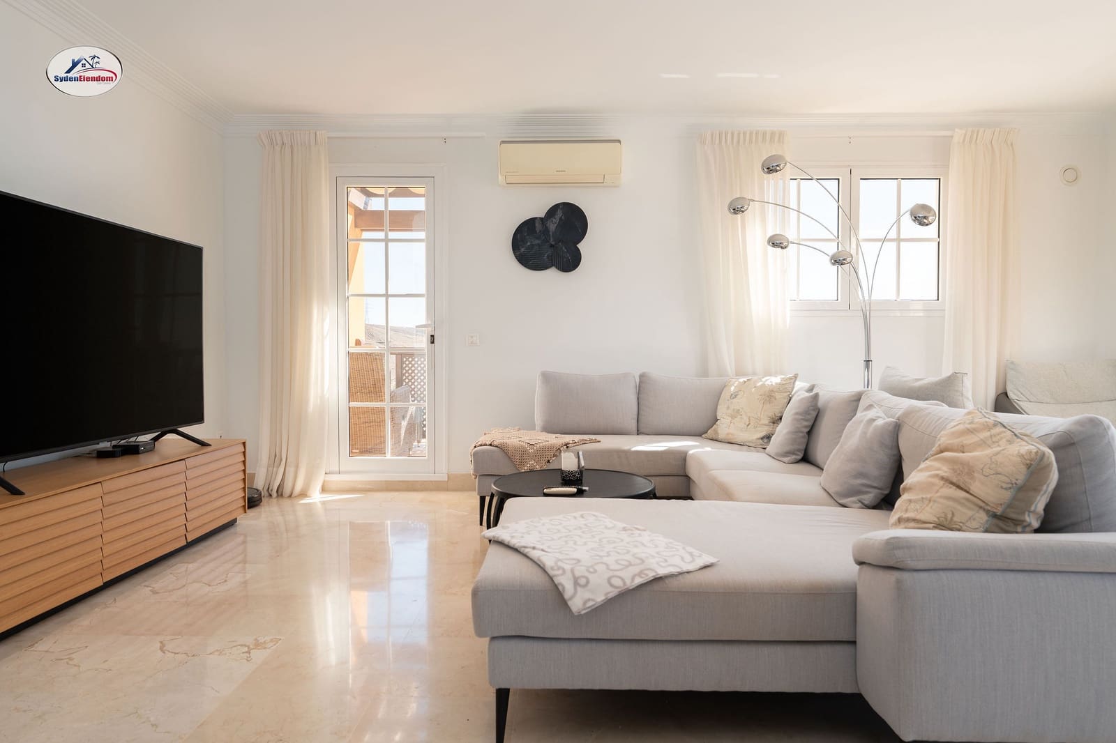 3 bedroom Apartment for sale in Arguineguin with pool garage - € 1,850,000 (Ref: 9535099)