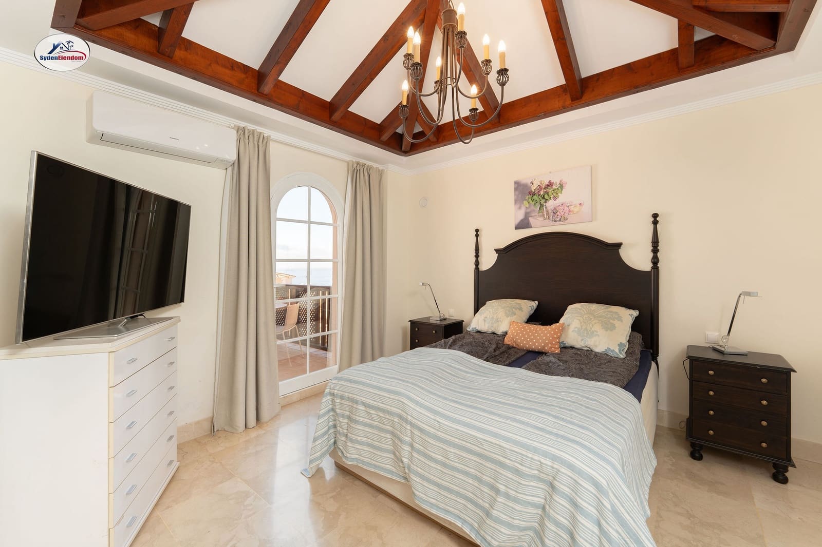 3 bedroom Apartment for sale in Arguineguin with pool garage - € 1,850,000 (Ref: 9535099)