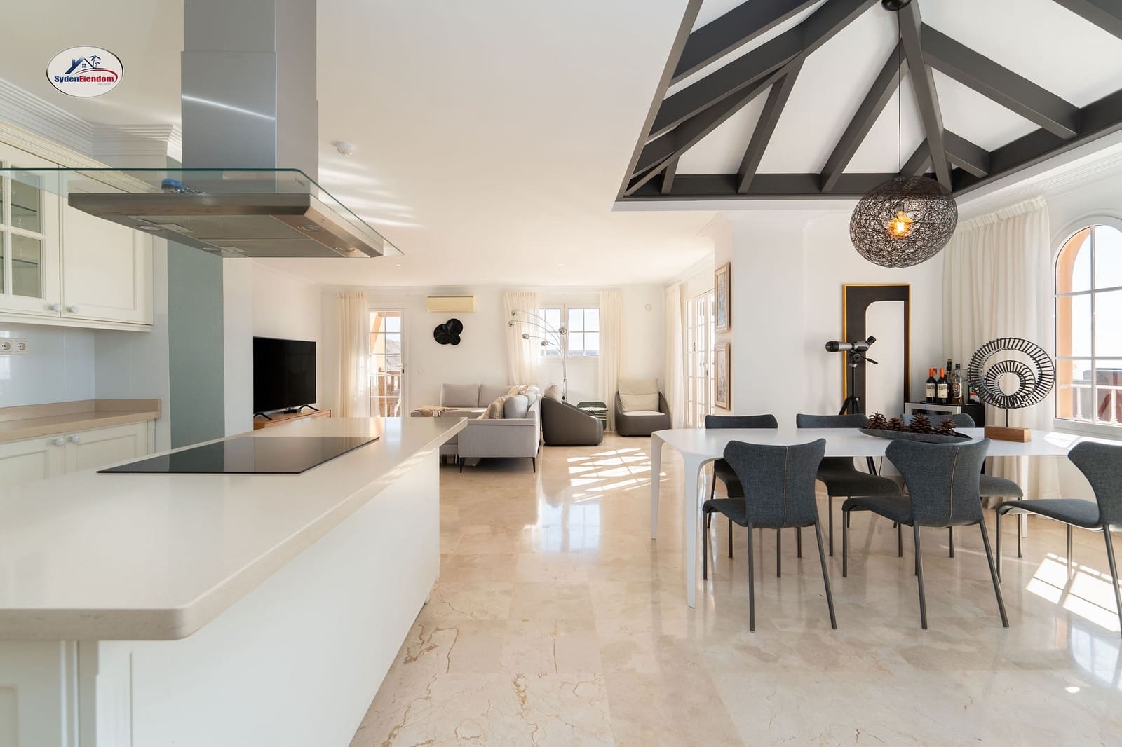 3 bedroom Apartment for sale in Arguineguin with pool garage - € 1,850,000 (Ref: 9535099)