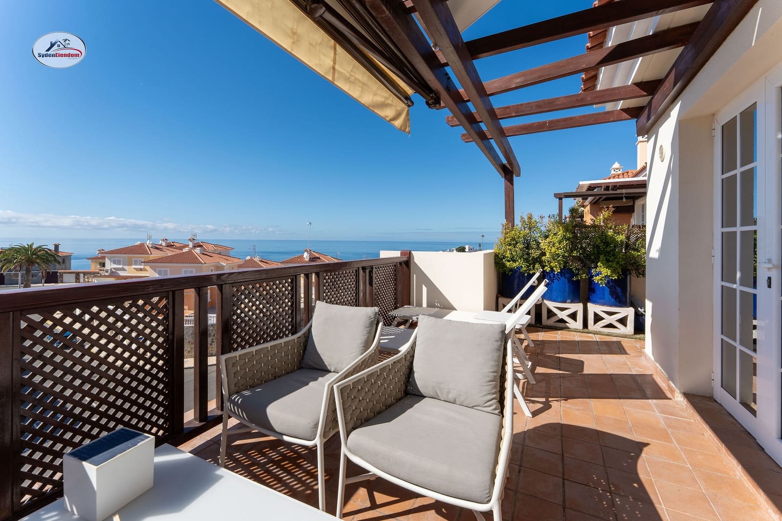 3 bedroom Apartment for sale in Arguineguin with pool garage - € 1,850,000 (Ref: 9535099)