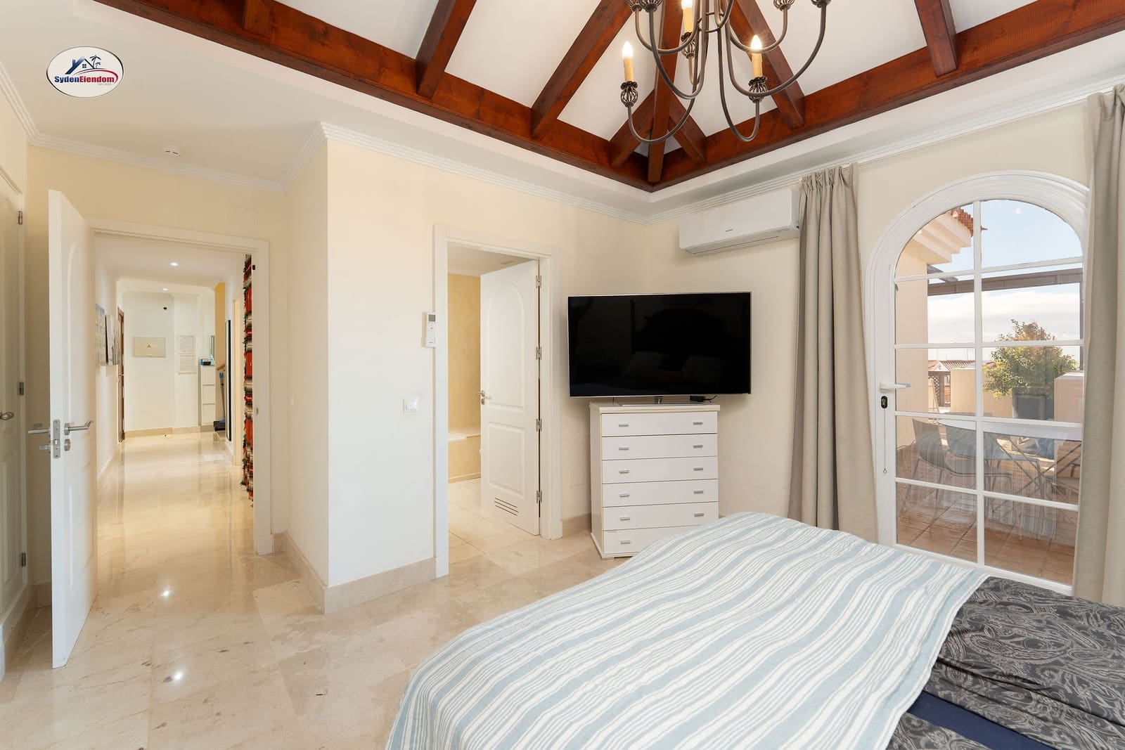 3 bedroom Apartment for sale in Arguineguin with pool garage - € 1,850,000 (Ref: 9535099)