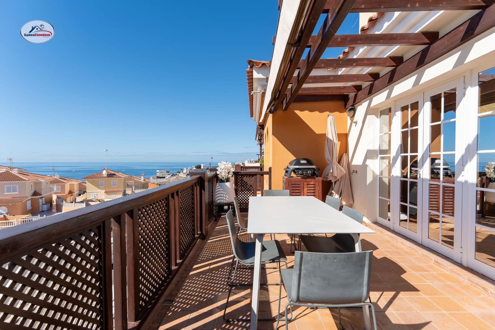 3 bedroom Apartment for sale in Arguineguin with pool garage - € 1,850,000 (Ref: 9535099)