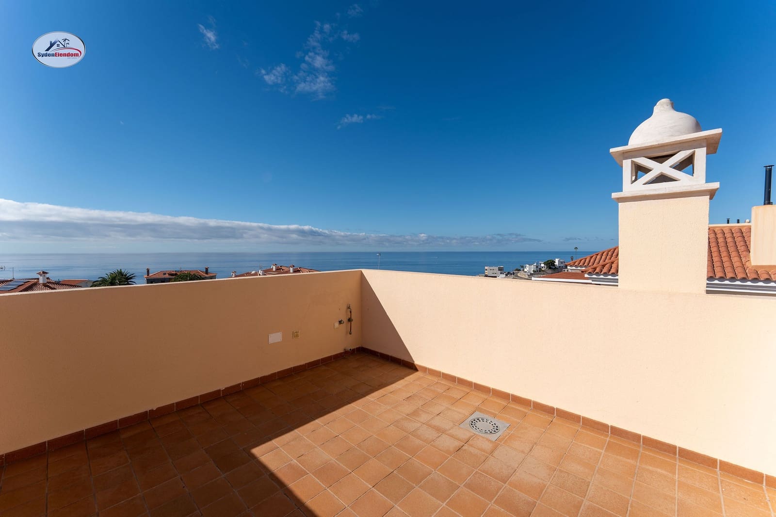 3 bedroom Apartment for sale in Arguineguin with pool garage - € 1,850,000 (Ref: 9535099)