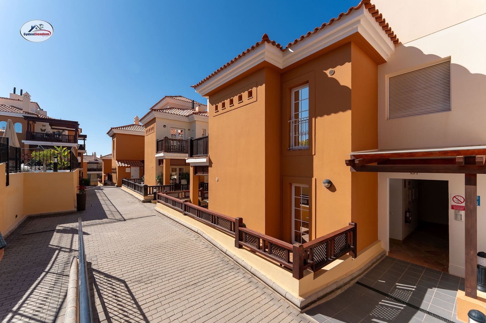 3 bedroom Apartment for sale in Arguineguin with pool garage - € 1,850,000 (Ref: 9535099)