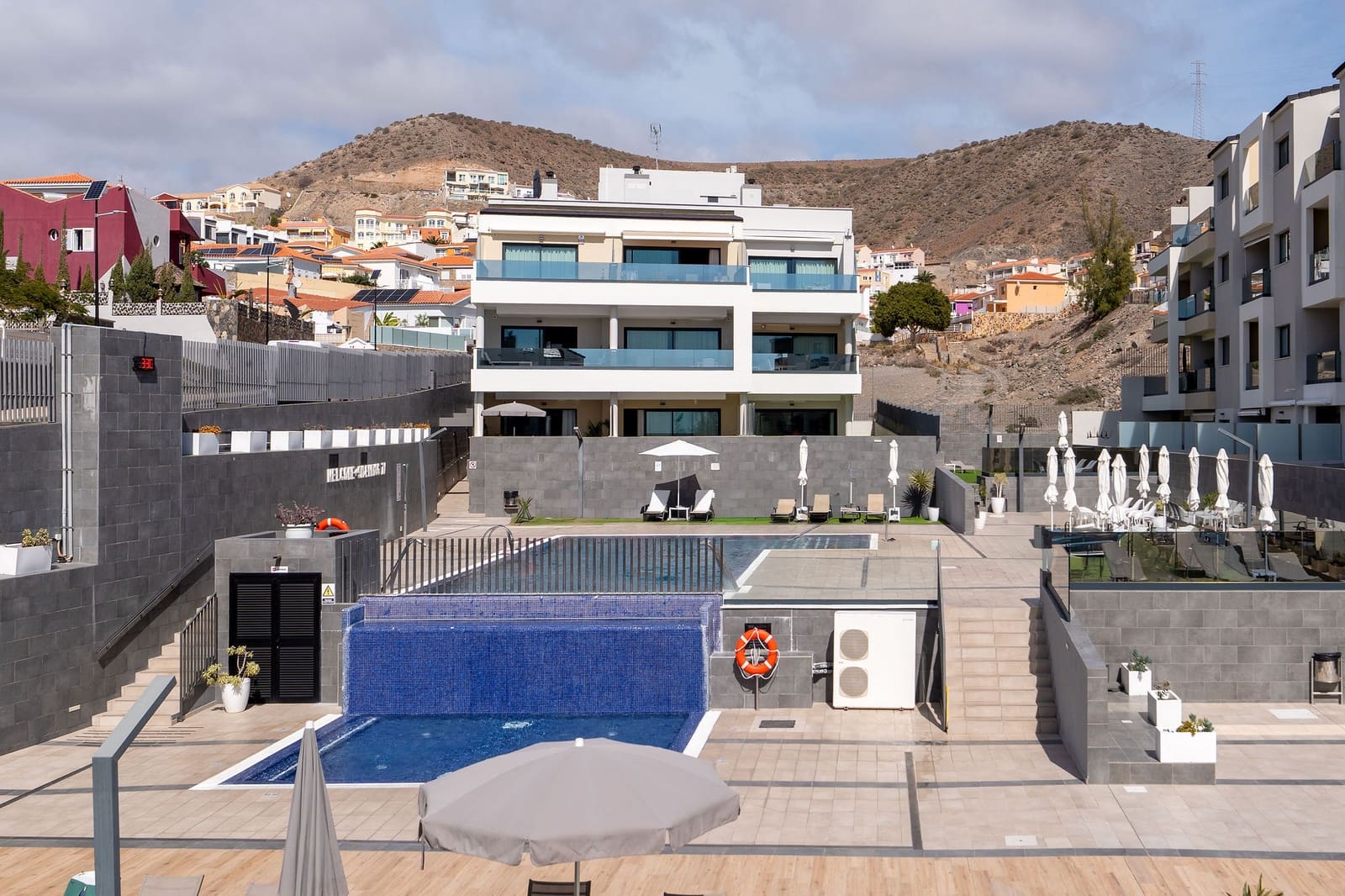 3 bedroom Apartment for sale in Arguineguin with pool garage - € 540,000 (Ref: 9609649)