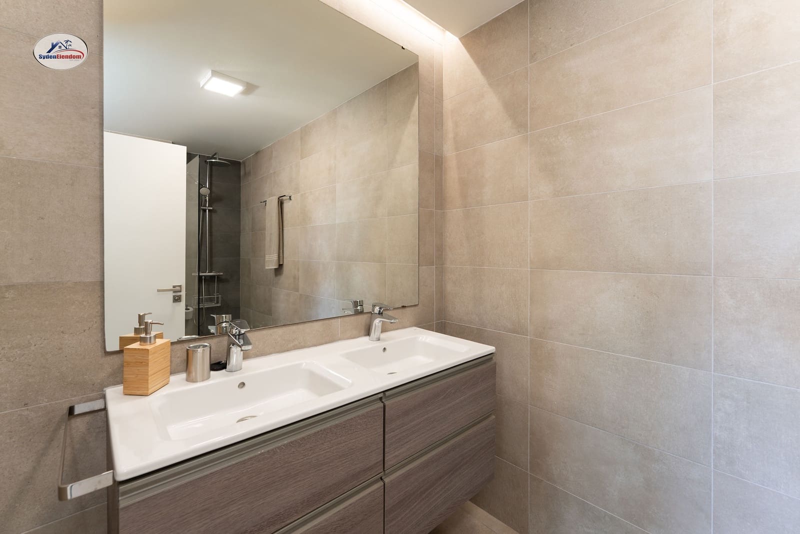 3 bedroom Apartment for sale in Arguineguin with pool garage - € 495,000 (Ref: 9696860)