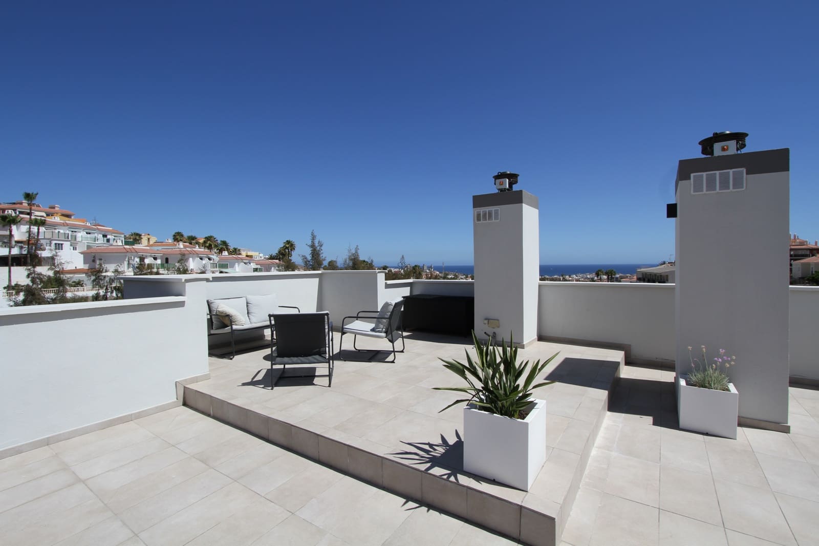 3 bedroom Apartment for sale in Arguineguin with pool garage - € 495,000 (Ref: 9696860)