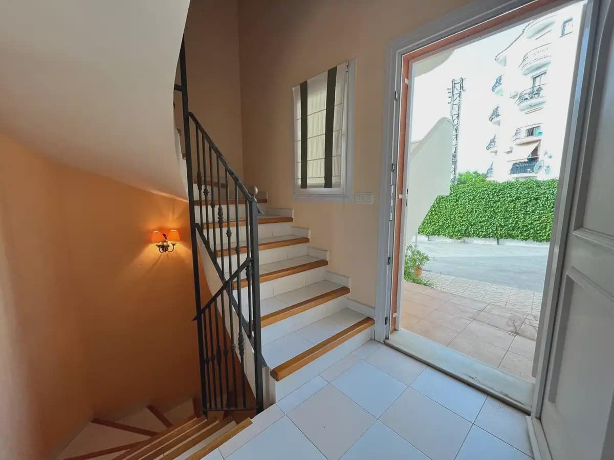 2 sypialnia Dom na sprzedaż w Denia z basenem garażem - 365 000 € (Ref: 10007479)