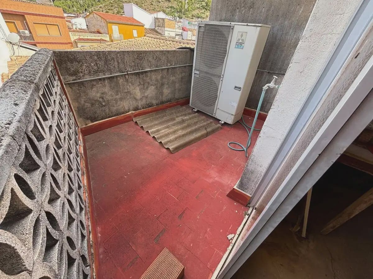 6 bedroom Townhouse for sale in Pedreguer - € 370,000 (Ref: 10015909)
