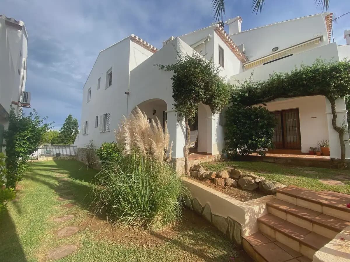 2 quarto Apartamento para arrendar em Denia com piscina garagem - 800 € (Ref: 10093725)
