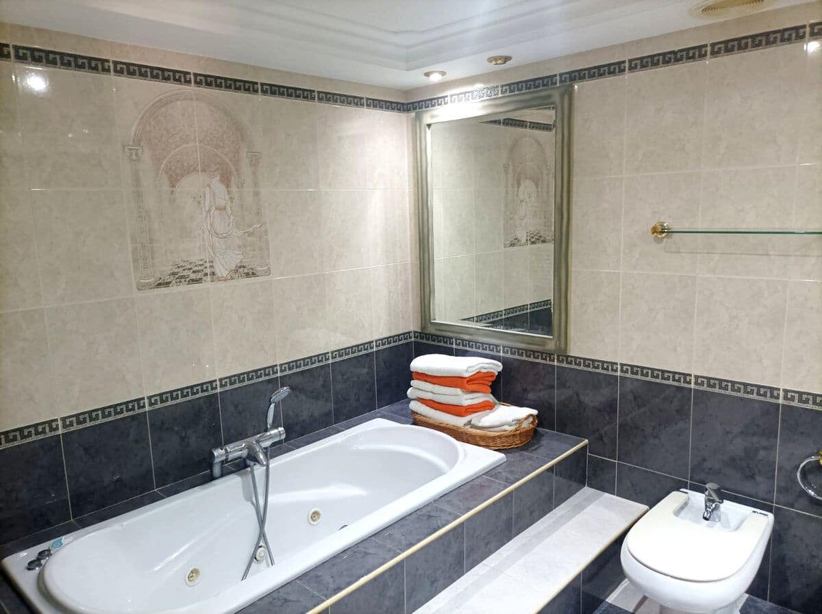 7 sypialnia Willa na sprzedaż w Denia z basenem garażem - 895 000 € (Ref: 8695447)