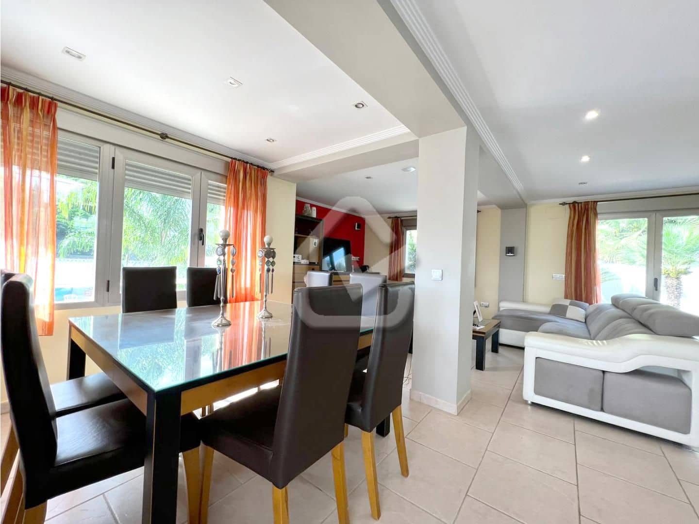 4 bedroom Villa for sale in Denia with pool - € 650,000 (Ref: 8695529)