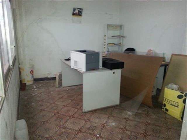 Commercial for sale in Saladar, Dénia - € 154,000 (Ref: 8695586)