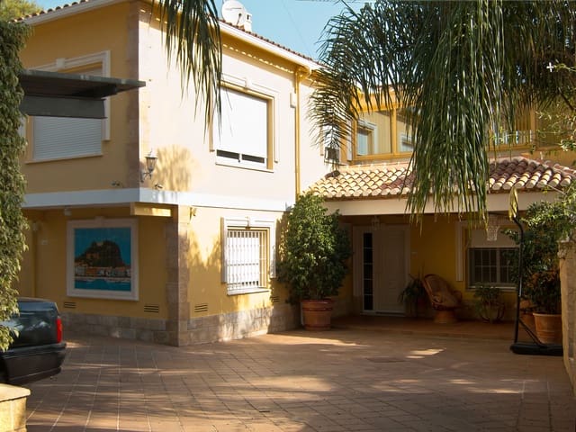 4 bedroom Villa for rent in Las Rotas / Les Rotes, Dénia with pool garage - € 2,800 (Ref: 9229114)