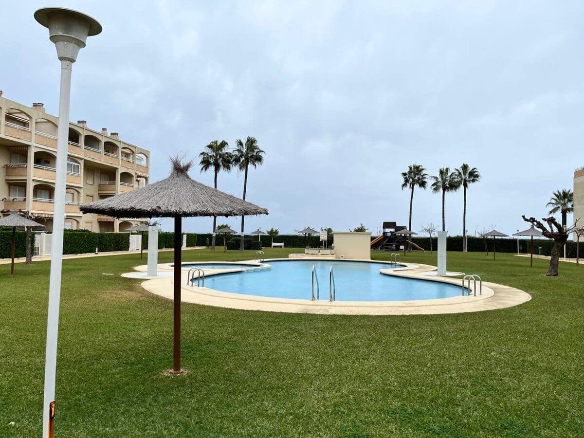 2 soveværelse Strandlejlighed til salg i Denia med swimmingpool - € 199.000 (Ref: 9437850)