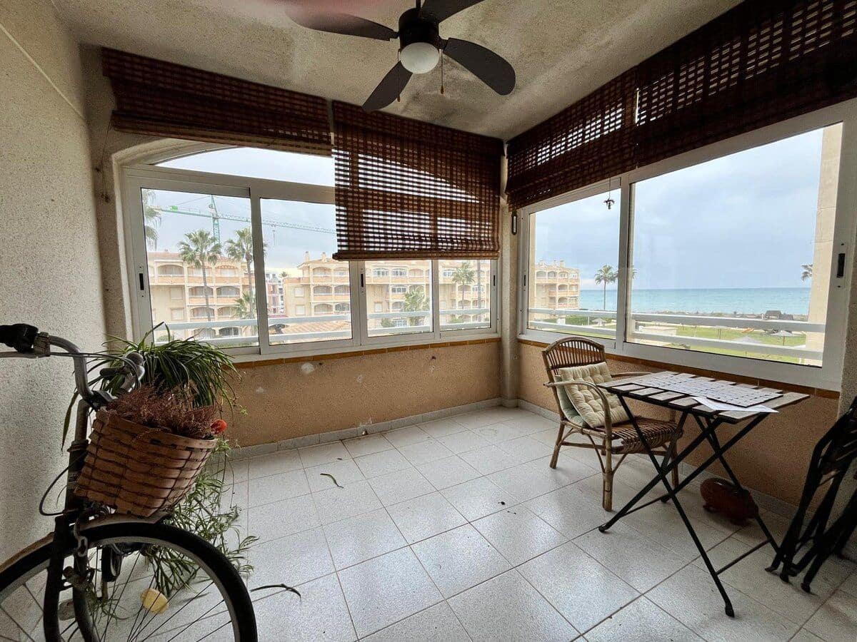 2 soveværelse Strandlejlighed til salg i Denia med swimmingpool - € 199.000 (Ref: 9437850)