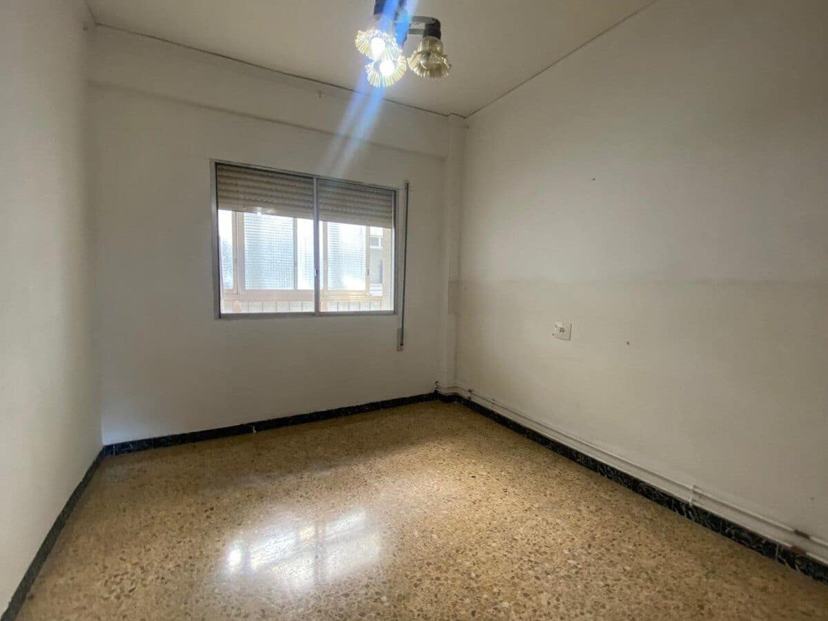 Piso de 3 habitaciones en Dénia en venta - 190.000 € (Ref: 9679217)