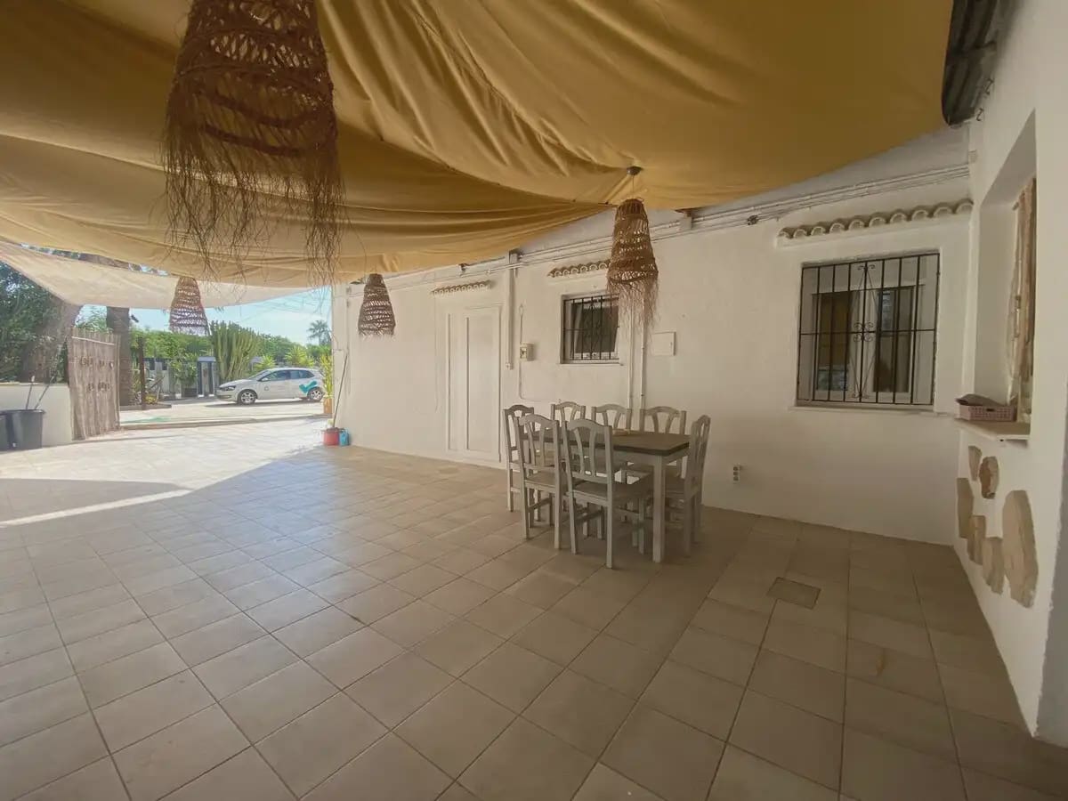 5 bedroom Villa for sale in Denia - € 590,000 (Ref: 9737292)