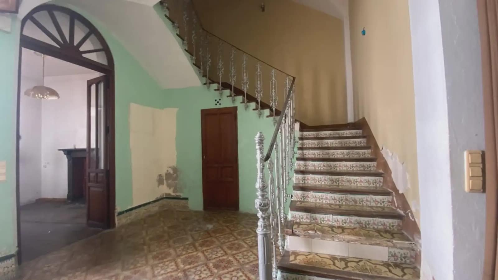 8 bedroom Townhouse for sale in Gata de Gorgos - € 339,000 (Ref: 9737293)