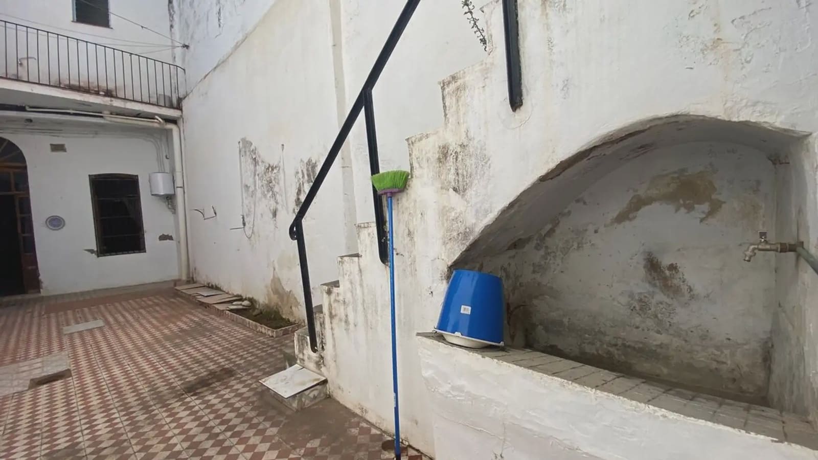 8 bedroom Townhouse for sale in Gata de Gorgos - € 339,000 (Ref: 9737293)