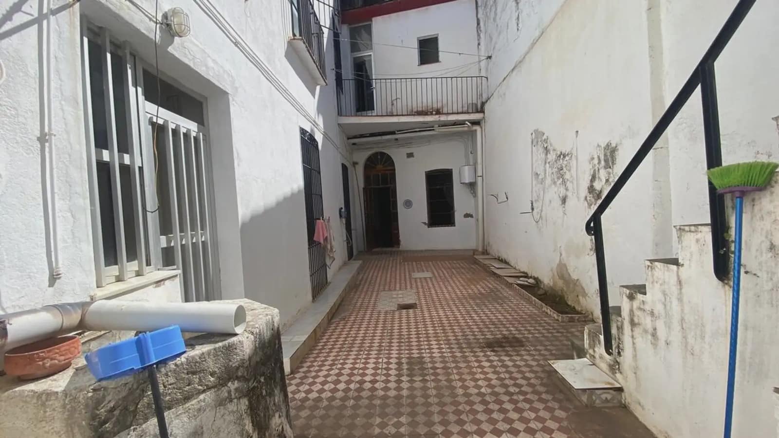 8 bedroom Townhouse for sale in Gata de Gorgos - € 339,000 (Ref: 9737293)