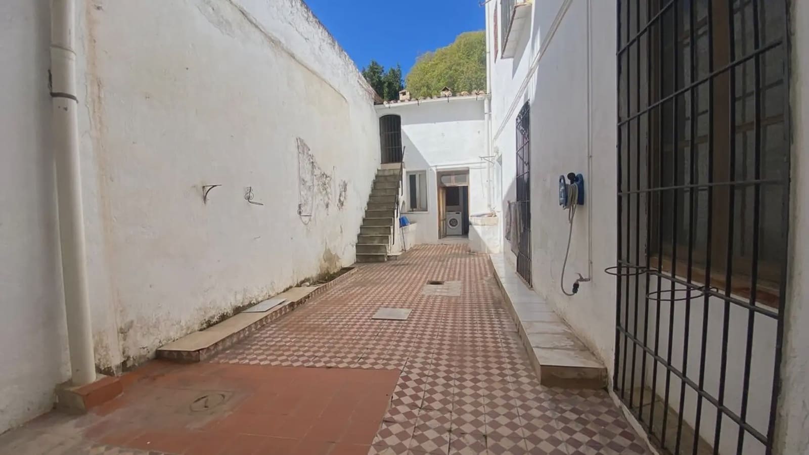 8 bedroom Townhouse for sale in Gata de Gorgos - € 339,000 (Ref: 9737293)