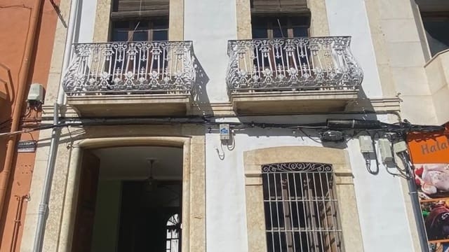 Casa de 8 habitaciones en Gata de Gorgos en venta - 339.000 € (Ref: 9737293)