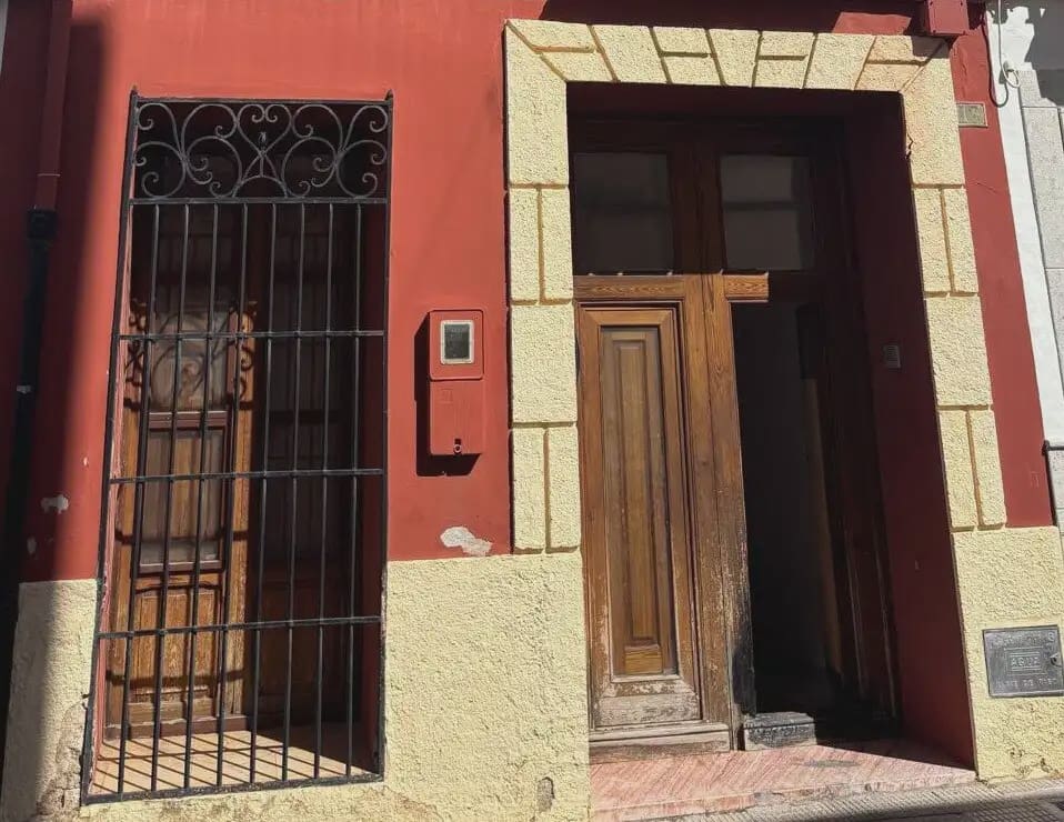 4 bedroom Townhouse for sale in Pedreguer - € 225,000 (Ref: 9860664)