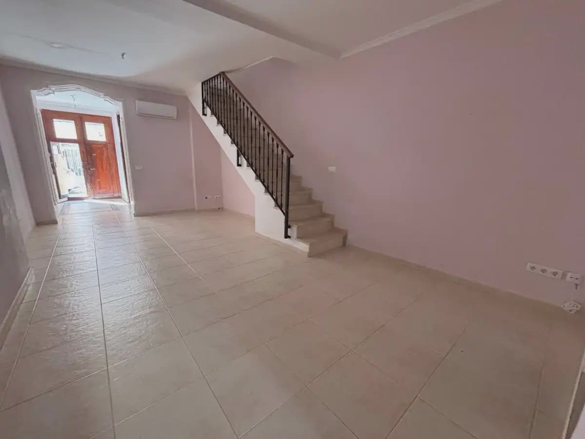 4 bedroom Townhouse for sale in Pedreguer - € 225,000 (Ref: 9860664)