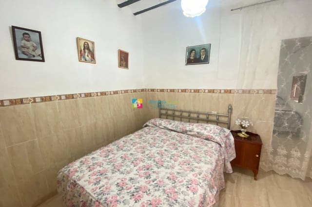 8 bedroom Townhouse for sale in El Palaces, Zurgena - € 127,000 (Ref: 10009721)