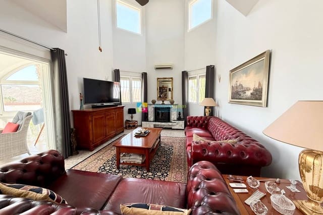 3 bedroom Villa for sale in Albox with pool garage - € 365,000 (Ref: 10062640)