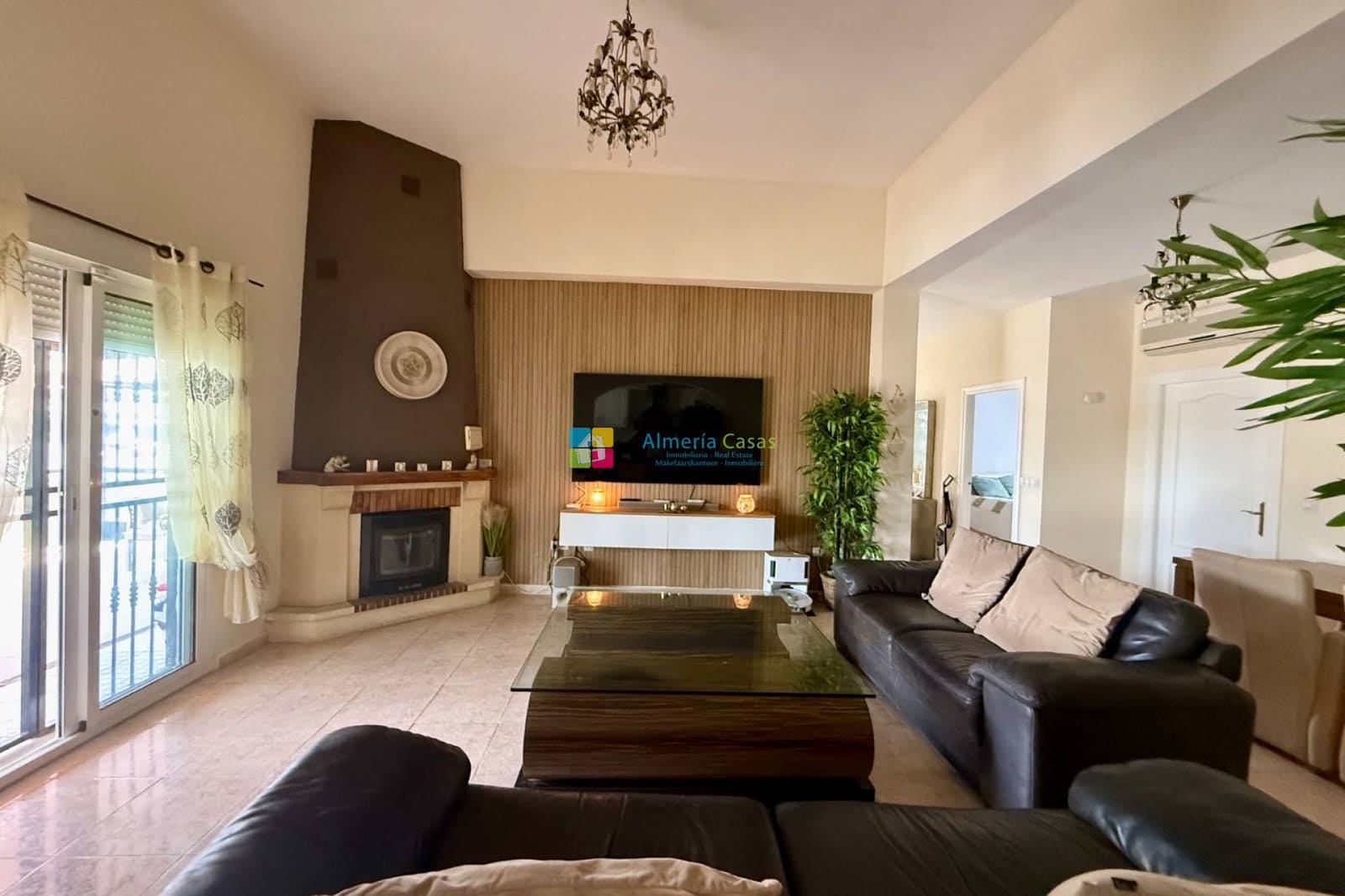 5 makuuhuone Huvila myytävänä paikassa Arboleas mukana uima-altaan - 295 000 € (Ref: 10073214)