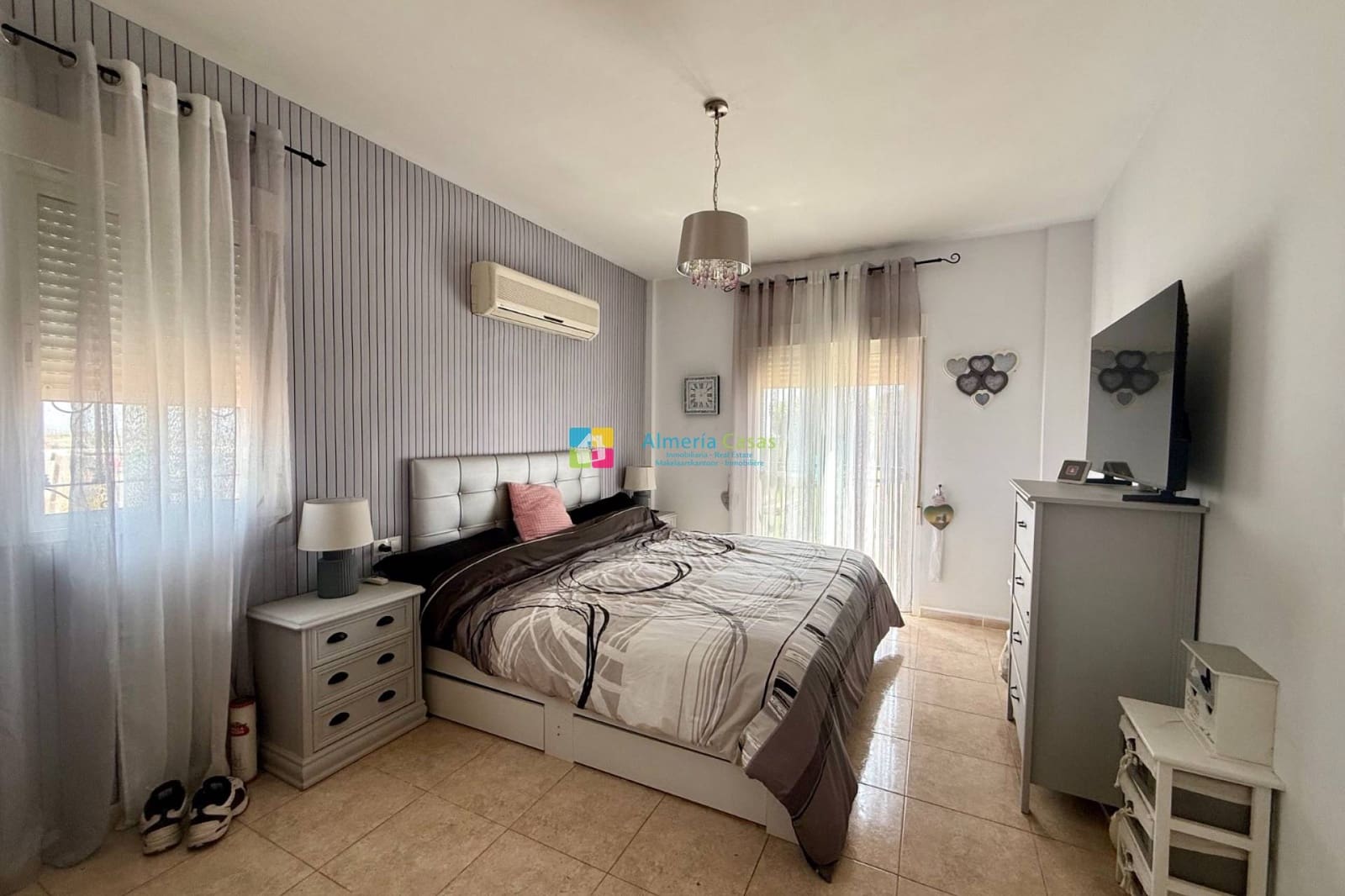 Chalet de 5 habitaciones en Arboleas en venta con piscina - 295.000 € (Ref: 10078942)