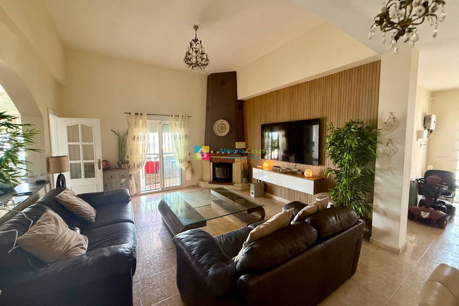 Chalet de 5 habitaciones en Arboleas en venta con piscina - 295.000 € (Ref: 10078942)