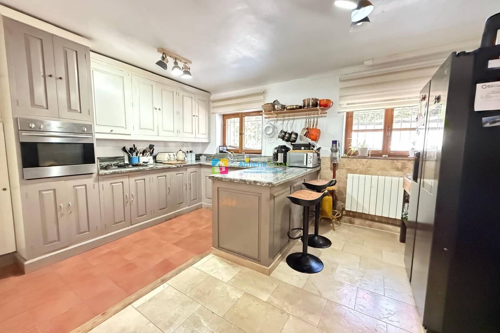 6 bedroom Townhouse for sale in Cantoria with pool garage - € 445,000 (Ref: 10098949)