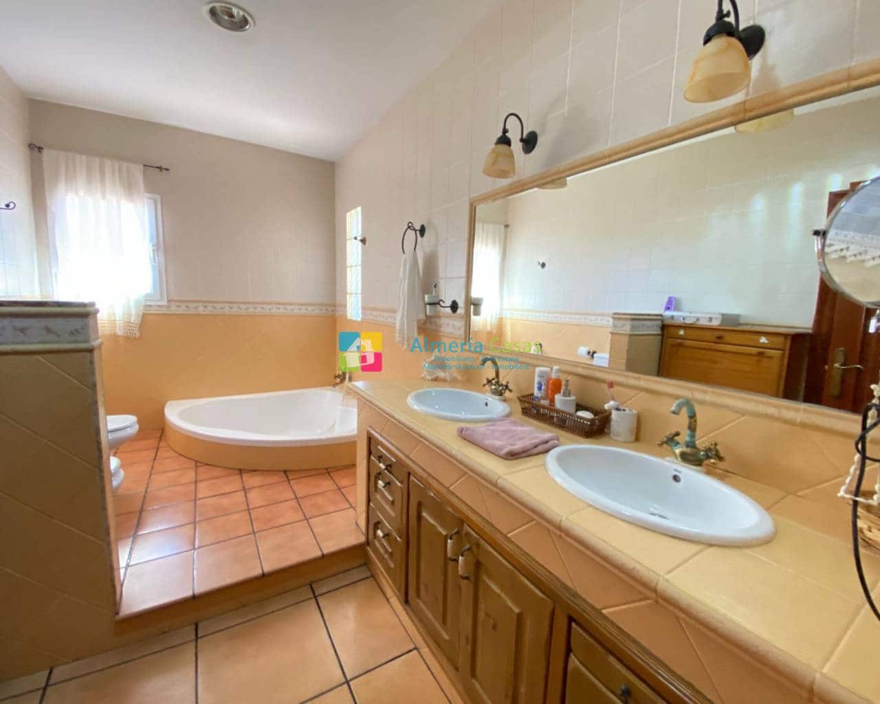 Chalet de 4 habitaciones en Cuevas del Almanzora en venta con garaje - 295.000 € (Ref: 7724389)
