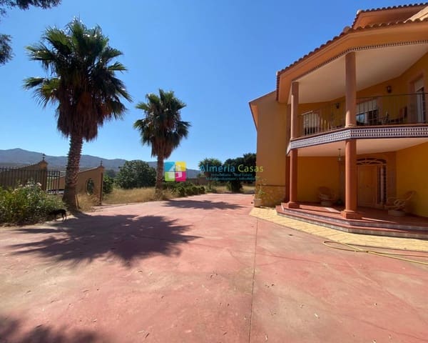 Chalet de 4 habitaciones en Cuevas del Almanzora en venta con garaje - 295.000 € (Ref: 7724389)