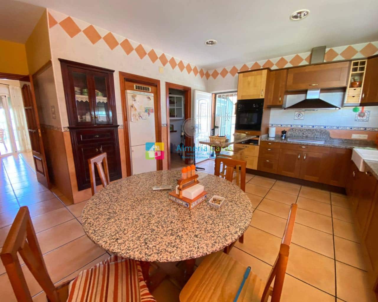 Chalet de 4 habitaciones en Cuevas del Almanzora en venta con garaje - 295.000 € (Ref: 7724389)