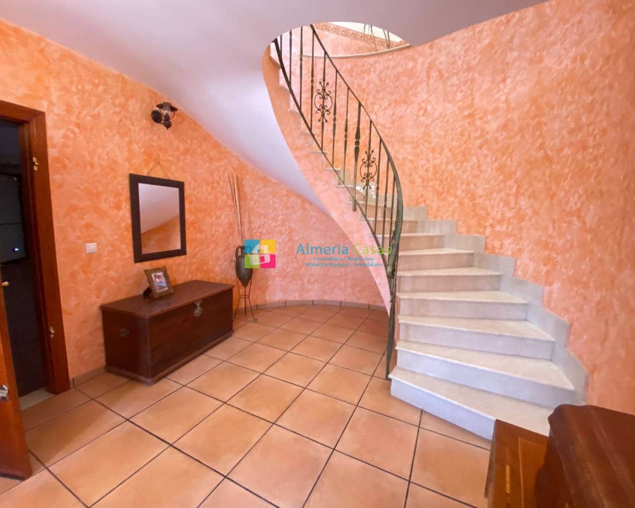 Chalet de 4 habitaciones en Cuevas del Almanzora en venta con garaje - 295.000 € (Ref: 7724389)