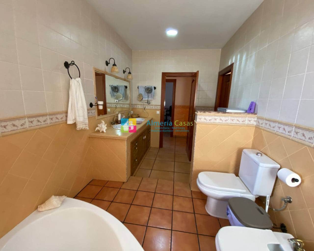 Chalet de 4 habitaciones en Cuevas del Almanzora en venta con garaje - 295.000 € (Ref: 7724389)