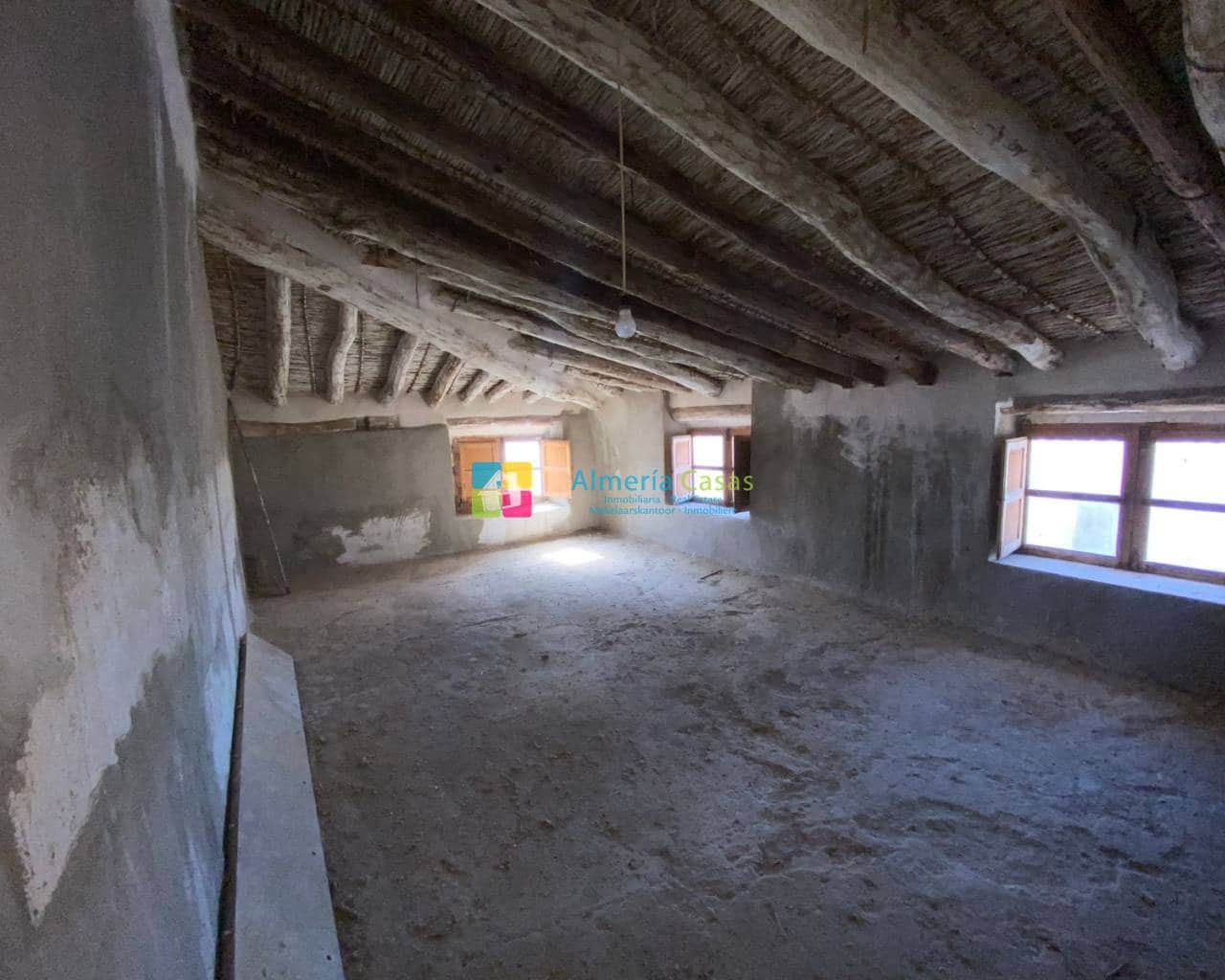 8 soveværelse Byhus til salg i Oria med garage - € 65.000 (Ref: 7823541)