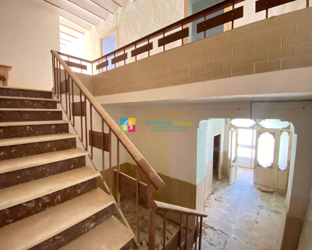 8 soveværelse Byhus til salg i Oria med garage - € 65.000 (Ref: 7823541)