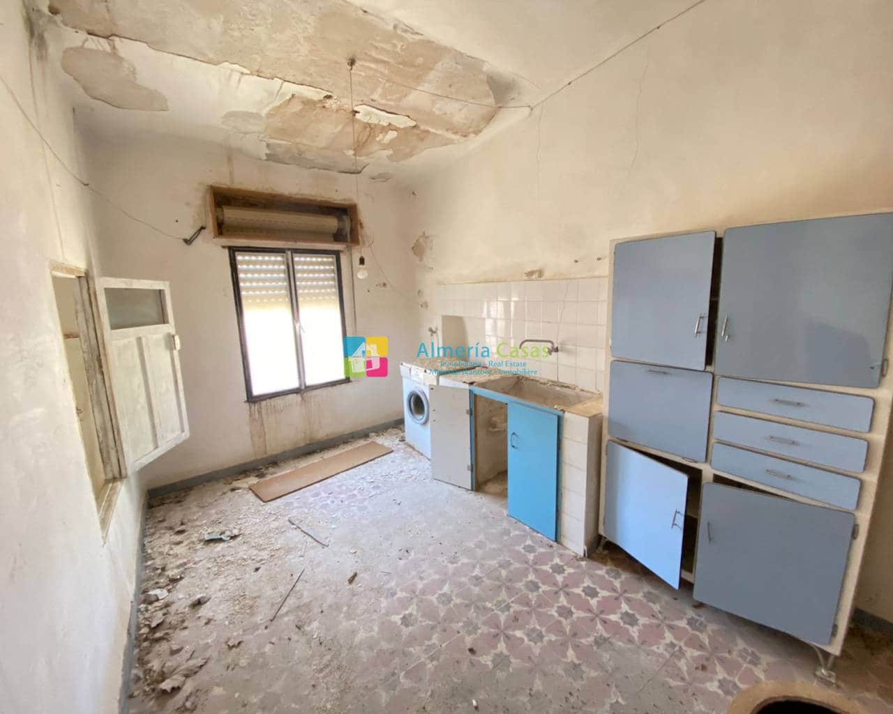 8 soveværelse Byhus til salg i Oria med garage - € 65.000 (Ref: 7823541)