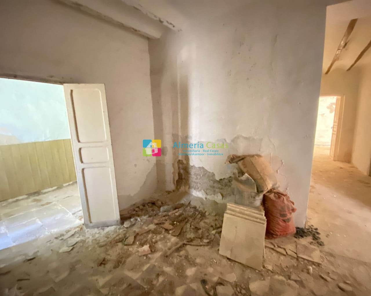 8 soveværelse Byhus til salg i Oria med garage - € 65.000 (Ref: 7823541)